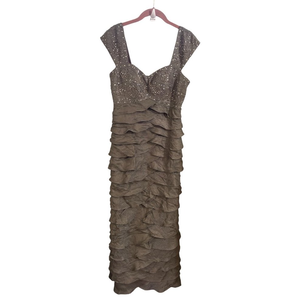 Ignite Evenings by Carollin greenish grey beaded sequined evening gown size 10